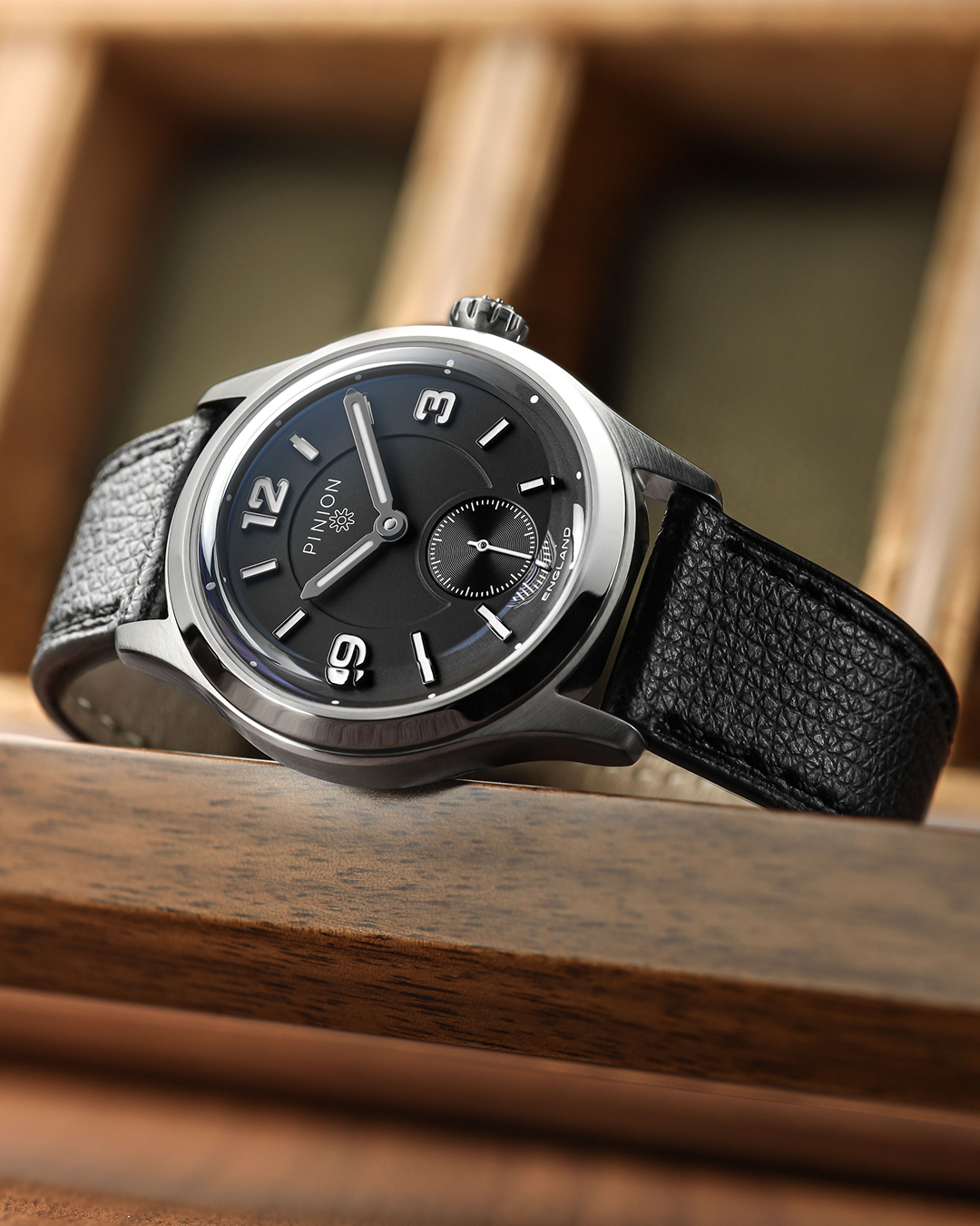 pinion-pure-38mm-steel-hand-wound-watch-black-dial-01-m
