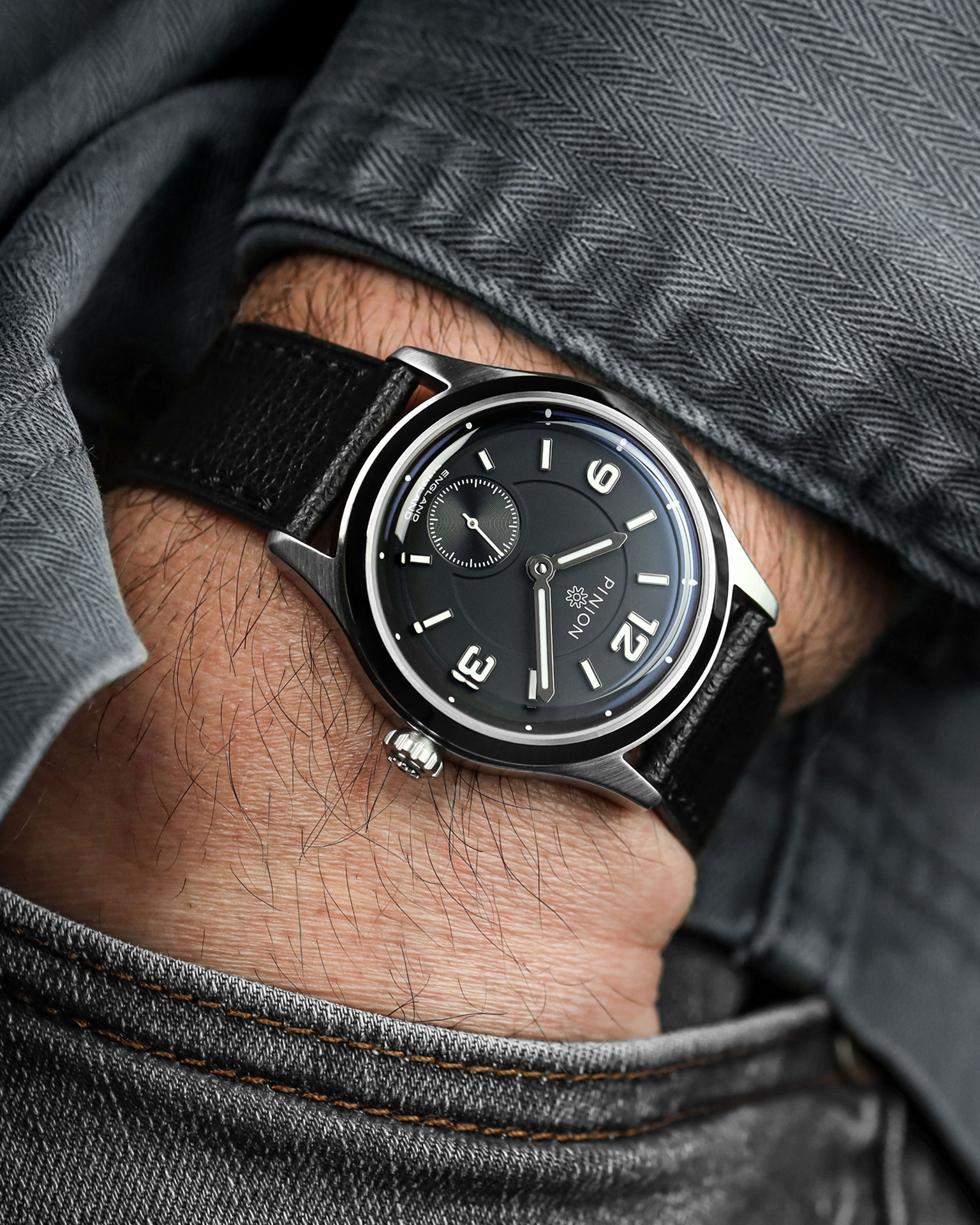 Pinion Pure - A 38mm steel handwound watch with black dial